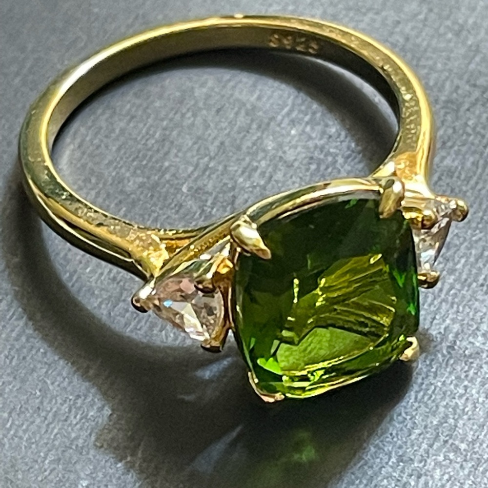 WOMENS RING - Picture 2 of 3